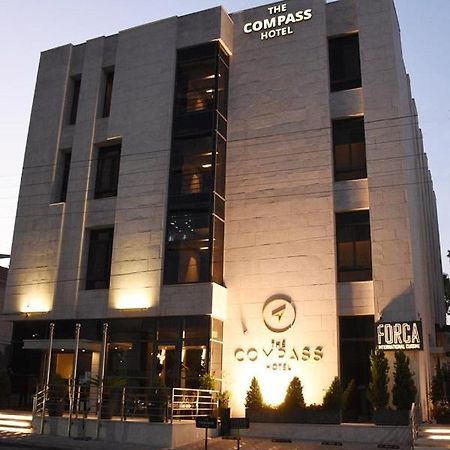 The Compass Hotel Аман Екстериор снимка