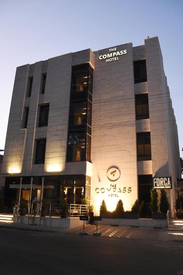 The Compass Hotel Аман Екстериор снимка
