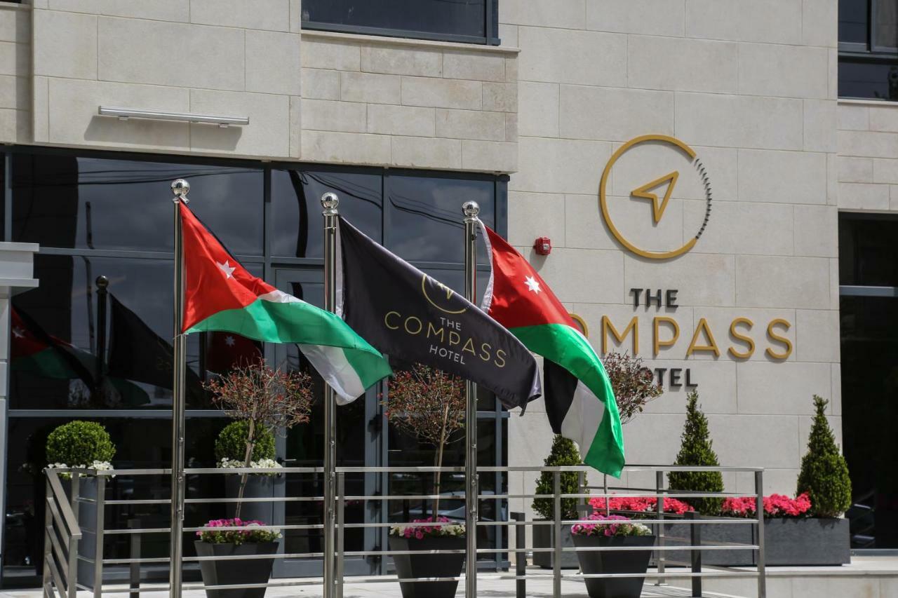 The Compass Hotel Аман Екстериор снимка